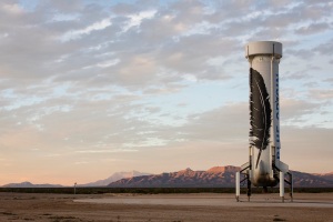 Le lanceur New Shepard, sans sa capsule, après qu'il se soit reposé avec succès sur le sol du Texas. Source : https://www.blueorigin.com