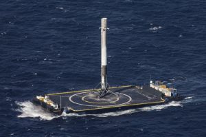 Le premier étage de Falcon 9 après son atterrisage sur le drone Of Course I Still Love You. Source : SpaceX
