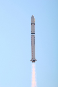 Une fusée Longue Marche 2D au décollage le 28 septembre 2012. Crédit photo : Cristóbal Alvarado Minic
