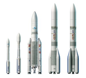 De gauche à droite : le lanceur Vega, le (futur) lanceur Vega-C, Ariane 5, et Ariane 6 dans ses deux configurations (deux et quatre boosters). Copyright ESA–David Ducros, Jacky Huart, 2016